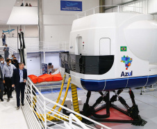 O Paraná será o Estado brasileiro com maior número de destinos cobertos pela Azul a partir de 2022. Onze cidades terão novas linhas operadas pela companhia e outras quatro terão suas operações retomadas após terem sido paralisadas durante a pandemia. O anúncio foi realizado nesta terça-feira (19) em um encontro de representantes da companhia com o governador Carlos Massa Ratinho Junior em Campinas (SP), na universidade corporativa da empresa, a Uniazul. Foto: Jonathan Campos/AEN