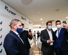 O Paraná será o Estado brasileiro com maior número de destinos cobertos pela Azul a partir de 2022. Onze cidades terão novas linhas operadas pela companhia e outras quatro terão suas operações retomadas após terem sido paralisadas durante a pandemia. O anúncio foi realizado nesta terça-feira (19) em um encontro de representantes da companhia com o governador Carlos Massa Ratinho Junior em Campinas (SP), na universidade corporativa da empresa, a Uniazul. Foto: Jonathan Campos/AEN
