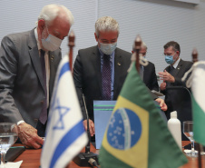 O vice governador Darci Piana recebe  nesta quarta-feira  (20), o embaixador do Estado de Israel, Daniel Zohar-Zonshine. Paraná e Estado de Israel discutem cooperação  para intercâmbio de experiência em tecnologia agricolas. Curitiba, 20/10/2021 -  Foto: Geraldo Bubniak/AEN