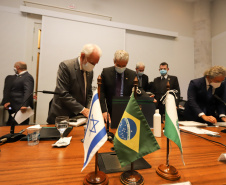 O vice governador Darci Piana recebe  nesta quarta-feira  (20), o embaixador do Estado de Israel, Daniel Zohar-Zonshine. Paraná e Estado de Israel discutem cooperação  para intercâmbio de experiência em tecnologia agricolas. Curitiba, 20/10/2021 -  Foto: Geraldo Bubniak/AEN