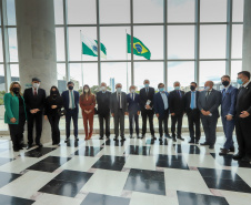 O vice governador Darci Piana recebe  nesta quarta-feira  (20), o embaixador do Estado de Israel, Daniel Zohar-Zonshine. Paraná e Estado de Israel discutem cooperação  para intercâmbio de experiência em tecnologia agricolas. Curitiba, 20/10/2021 -  Foto: Geraldo Bubniak/AEN