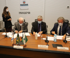 O vice governador Darci Piana recebe  nesta quarta-feira  (20), o embaixador do Estado de Israel, Daniel Zohar-Zonshine. Paraná e Estado de Israel discutem cooperação  para intercâmbio de experiência em tecnologia agricolas. Curitiba, 20/10/2021 -  Foto: Geraldo Bubniak/AEN