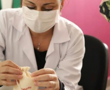 Mais unidades do sistema prisional do Paraná receberam coletores menstruais neste mês de outubro. Desta vez, o projeto do Coletivo Igualdade Menstrual distribuiu cerca de 600 unidades somadas as Cadeias Públicas Femininas de Londrina, Santo Antonio da Platina e Apucarana. Todas as unidades pertencem a Regional de Londrina do Departamento Penitenciário do Paraná (Depen). - Curitiba, 21/10/2021 - Foto: Depen-Pr