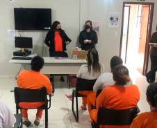 Mais unidades do sistema prisional do Paraná receberam coletores menstruais neste mês de outubro. Desta vez, o projeto do Coletivo Igualdade Menstrual distribuiu cerca de 600 unidades somadas as Cadeias Públicas Femininas de Londrina, Santo Antonio da Platina e Apucarana. Todas as unidades pertencem a Regional de Londrina do Departamento Penitenciário do Paraná (Depen). - Curitiba, 21/10/2021 - Foto: Depen-Pr