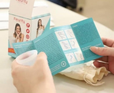 Mais unidades do sistema prisional do Paraná receberam coletores menstruais neste mês de outubro. Desta vez, o projeto do Coletivo Igualdade Menstrual distribuiu cerca de 600 unidades somadas as Cadeias Públicas Femininas de Londrina, Santo Antonio da Platina e Apucarana. Todas as unidades pertencem a Regional de Londrina do Departamento Penitenciário do Paraná (Depen). - Curitiba, 21/10/2021 - Foto: Depen-Pr