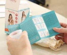 Mais unidades do sistema prisional do Paraná receberam coletores menstruais neste mês de outubro. Desta vez, o projeto do Coletivo Igualdade Menstrual distribuiu cerca de 600 unidades somadas as Cadeias Públicas Femininas de Londrina, Santo Antonio da Platina e Apucarana. Todas as unidades pertencem a Regional de Londrina do Departamento Penitenciário do Paraná (Depen). - Curitiba, 21/10/2021 - Foto: Depen-Pr