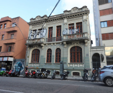 Estado e prefeitura de Curitiba estudam parceria para restaurar prédio histórico da Unespar. Foto: Geraldo Bubniak/AEN