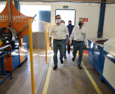 Na visita ao município, o governador visitou a sede da Cool Seed, que celebra 20 anos de sua fundação em 2021. A empresa fabrica e comercializa equipamentos que são utilizados no "pós-colheita", como climatizadores de barracões sementeiros, resfriadores para grãos e sementes, resfriadores para ensaque de sementes e secadores. Seus produtos estão presentes em 14 países. Foto: Ari Dias/AEN