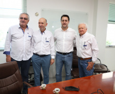 Na visita ao município, o governador visitou a sede da Cool Seed, que celebra 20 anos de sua fundação em 2021. A empresa fabrica e comercializa equipamentos que são utilizados no "pós-colheita", como climatizadores de barracões sementeiros, resfriadores para grãos e sementes, resfriadores para ensaque de sementes e secadores. Seus produtos estão presentes em 14 países. Foto: Ari Dias/AEN