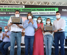 O município de Santa Tereza do Oeste ganhou nesta sexta-feira (22) uma piscina térmica pública para atendimento da população idosa. O local será um centro de reabilitação, com atividades como hidroginástica e fisioterapia e atendimento psicológico. A estrutura foi construída com recursos viabilizados pelo Estado e inaugurada nesta sexta-feira (22) pelo governador Carlos Massa Ratinho Junior.Foto: Ari Dias/AEN