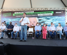 O município de Santa Tereza do Oeste ganhou nesta sexta-feira (22) uma piscina térmica pública para atendimento da população idosa. O local será um centro de reabilitação, com atividades como hidroginástica e fisioterapia e atendimento psicológico. A estrutura foi construída com recursos viabilizados pelo Estado e inaugurada nesta sexta-feira (22) pelo governador Carlos Massa Ratinho Junior.Foto: Ari Dias/AEN