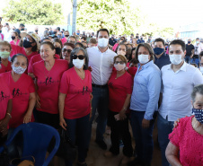 O município de Santa Tereza do Oeste ganhou nesta sexta-feira (22) uma piscina térmica pública para atendimento da população idosa. O local será um centro de reabilitação, com atividades como hidroginástica e fisioterapia e atendimento psicológico. A estrutura foi construída com recursos viabilizados pelo Estado e inaugurada nesta sexta-feira (22) pelo governador Carlos Massa Ratinho Junior.Foto: Ari Dias/AEN