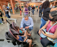 Mais de 900 pessoas saíram empregadas do mutirão de empregos, realizado nesta sexta-feira (22) no bairro de Santa Felicidade, em Curitiba. Foram cerca de 1.600 vagas com carteira assinada oferecidas pelas 40 empresas presentes ao evento. - Curitiba, 22/10/2021 - Foto: SEJUF