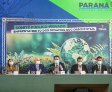 O governador Carlos Massa Ratinho Junior e o vice-presidente do Conselho do Grupo Boticário, Artur Grynbaum, apresentam o primeiro comitê ESG público-privado do Brasil. - Curitiba, 25/10/2021 - Foto Gilson Abreu/AEN