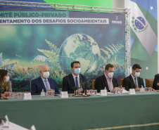 O governador Carlos Massa Ratinho Junior e o vice-presidente do Conselho do Grupo Boticário, Artur Grynbaum, apresentam o primeiro comitê ESG público-privado do Brasil. - Curitiba, 25/10/2021 - Foto Gilson Abreu/AEN