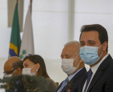 O governador Carlos Massa Ratinho Junior e o vice-presidente do Conselho do Grupo Boticário, Artur Grynbaum, apresentam o primeiro comitê ESG público-privado do Brasil. - Curitiba, 25/10/2021 - Foto Gilson Abreu/AEN