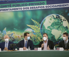 O governador Carlos Massa Ratinho Junior e o vice-presidente do Conselho do Grupo Boticário, Artur Grynbaum, apresentam o primeiro comitê ESG público-privado do Brasil. - Curitiba, 25/10/2021 - Foto Gilson Abreu/AEN