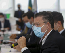 O governador Carlos Massa Ratinho Junior e o vice-presidente do Conselho do Grupo Boticário, Artur Grynbaum, apresentam o primeiro comitê ESG público-privado do Brasil. - Curitiba, 25/10/2021 - Foto Gilson Abreu/AEN