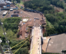 Andamento da obra da Ponte da Integração Brasil - Paraguai no mês de outubro -  Curitiba, 25/10/2021 - Foto: DER