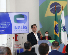 O governador Carlos Massa Ratinho Junior lança nesta terça-feira (26) o programa Inglês Paraná, acompanhado do secretário da Educação e do Esporte, Renato Feder. Trata-se de um projeto inovador e dinâmico, com foco no processo de aprendizagem dos estudantes, considerando as suas necessidades, ao mesmo tempo em que favorece o desenvolvimento das habilidades de escuta e oralidade, essenciais para aprender a Língua Inglesa. - 26/10/2021 - FotoJonathan Campos/AEN