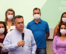 As ações para o pós-pandemia da Covid-19 devem ser prioridade no processo de reorganização do Planejamento Regional Integrado (PRI) da área da saúde no Paraná. A afirmação foi feita pelo secretário estadual da Saúde, Beto Preto, durante evento para discutir o PRI com Regionais e municípios da Macrorregião Oeste, realizado em Foz do Iguaçu, nesta terça-feira (26). - Foz do Iguaçu, 26/10/2021 - Foto: Américo Antonio/SESA