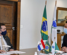 Governador Carlos Massa Ratinho Junior, recebe o embaixador do Paraguai no Brasil, Juan Ángel Delgadillo, e também o cônsul geral do Paraguai no Paraná, Carlos Fleitas Rodriguez -  Curitiba, 26/10/2021 - Foto Gilson Abreu/AEN