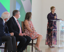 O vice governador Darci Piana e o  secretário de Justiça, Família e Trabalho, Ney Leprevost assinam  nesta quarta-feira  (27) termo de repasse ao Cedca aos municípios,  no Palacio Iguacu.  Na foto, vice-presidente do Conselho Estadual dos direitos da Criança e do adolescente, Angela Mendonça.  Curitiba, 27/10/2021 -  Foto: Geraldo Bubniak/AEN