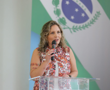 O vice governador Darci Piana e o  secretário de Justiça, Família e Trabalho, Ney Leprevost assinam  nesta quarta-feira  (27) termo de repasse ao Cedca aos municípios,  no Palacio Iguacu.   Na foto, representando o departamento de assistencia social da SEJUF , Larissa Marsolic. Curitiba, 27/10/2021 -  Foto: Geraldo Bubniak/AEN