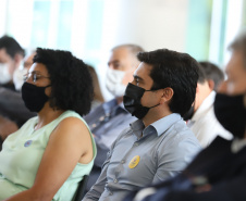 O vice governador Darci Piana e o  secretário de Justiça, Família e Trabalho, Ney Leprevost assinam  nesta quarta-feira  (27) termo de repasse ao Cedca aos municípios,  no Palacio Iguacu.   Curitiba, 27/10/2021 -  Foto: Geraldo Bubniak/AEN