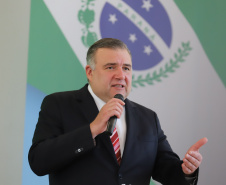 O vice governador Darci Piana e o  secretário de Justiça, Família e Trabalho, Ney Leprevost assinam  nesta quarta-feira  (27) termo de repasse ao Cedca aos municípios,  no Palacio Iguacu.   Curitiba, 27/10/2021 -  Foto: Geraldo Bubniak/AEN