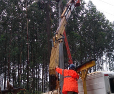 FRANCISCO ALVES - Os temporais que castigaram as regiões Sudoeste, Oeste, Noroeste e Norte do Paraná no mês de outubro já causaram, somados, mais danos ao sistema elétrico da Copel do que o ciclone-bomba, evento climático excepcional que atingiu o Leste do Paraná em junho de 2020