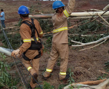 FRANCISCO ALVES - Os temporais que castigaram as regiões Sudoeste, Oeste, Noroeste e Norte do Paraná no mês de outubro já causaram, somados, mais danos ao sistema elétrico da Copel do que o ciclone-bomba, evento climático excepcional que atingiu o Leste do Paraná em junho de 2020