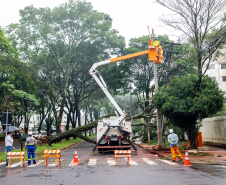 MARINGÁ - Os temporais que castigaram as regiões Sudoeste, Oeste, Noroeste e Norte do Paraná no mês de outubro já causaram, somados, mais danos ao sistema elétrico da Copel do que o ciclone-bomba, evento climático excepcional que atingiu o Leste do Paraná em junho de 2020