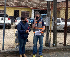 A Receita Estadual do Paraná promoveu nesta quinta-feira (28) a operação volante para fiscalizar o recolhimento do Imposto sobre Propriedade de Veículos Automotores (IPVA) em Ponta Grossa e região. A ação aconteceu na região central da cidade. - Curitiba, 28/10/2021 - Foto: SEFA