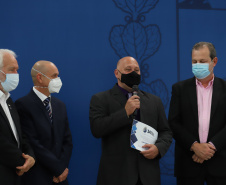 O vice governador Darci Piana e o o superintendente da Ciência, Tecnologia e Ensino Superior, Aldo Bona participam, nesta quinta-feira (28), da entrega do 34 Premio Paranaense de Ciencia e Tecnologia,  no Palacio Iguacu.   Curitiba, 28/10/2021 -  Foto: Geraldo Bubniak/AEN