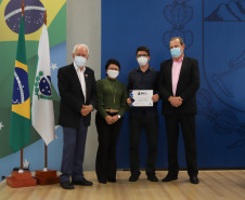 O vice governador Darci Piana e o o superintendente da Ciência, Tecnologia e Ensino Superior, Aldo Bona participam, nesta quinta-feira (28), da entrega do 34 Premio Paranaense de Ciencia e Tecnologia,  no Palacio Iguacu.   Curitiba, 28/10/2021 -  Foto: Geraldo Bubniak/AEN