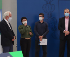 O vice governador Darci Piana e o o superintendente da Ciência, Tecnologia e Ensino Superior, Aldo Bona participam, nesta quinta-feira (28), da entrega do 34 Premio Paranaense de Ciencia e Tecnologia,  no Palacio Iguacu.   Curitiba, 28/10/2021 -  Foto: Geraldo Bubniak/AEN