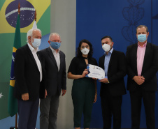 O vice governador Darci Piana e o o superintendente da Ciência, Tecnologia e Ensino Superior, Aldo Bona participam, nesta quinta-feira (28), da entrega do 34 Premio Paranaense de Ciencia e Tecnologia,  no Palacio Iguacu.   Curitiba, 28/10/2021 -  Foto: Geraldo Bubniak/AEN