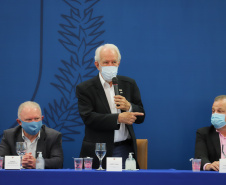 O vice governador Darci Piana e o o superintendente da Ciência, Tecnologia e Ensino Superior, Aldo Bona participam, nesta quinta-feira (28), da entrega do 34 Premio Paranaense de Ciencia e Tecnologia,  no Palacio Iguacu.   Curitiba, 28/10/2021 -  Foto: Geraldo Bubniak/AEN