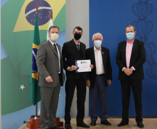 O vice governador Darci Piana e o o superintendente da Ciência, Tecnologia e Ensino Superior, Aldo Bona participam, nesta quinta-feira (28), da entrega do 34 Premio Paranaense de Ciencia e Tecnologia,  no Palacio Iguacu.   Curitiba, 28/10/2021 -  Foto: Geraldo Bubniak/AEN