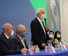 O vice governador Darci Piana e o o superintendente da Ciência, Tecnologia e Ensino Superior, Aldo Bona participam, nesta quinta-feira (28), da entrega do 34 Premio Paranaense de Ciencia e Tecnologia,  no Palacio Iguacu.   Curitiba, 28/10/2021 -  Foto: Geraldo Bubniak/AEN