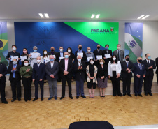 O vice governador Darci Piana e o o superintendente da Ciência, Tecnologia e Ensino Superior, Aldo Bona participam, nesta quinta-feira (28), da entrega do 34 Premio Paranaense de Ciencia e Tecnologia,  no Palacio Iguacu.   Curitiba, 28/10/2021 -  Foto: Geraldo Bubniak/AEN
