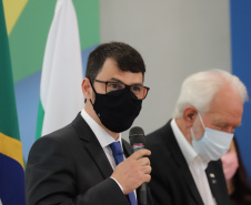O vice governador Darci Piana e o o superintendente da Ciência, Tecnologia e Ensino Superior, Aldo Bona participam, nesta quinta-feira (28), da entrega do 34 Premio Paranaense de Ciencia e Tecnologia,  no Palacio Iguacu.   Curitiba, 28/10/2021 -  Foto: Geraldo Bubniak/AEN