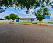 Presos da Cadeia Pública de Ibiporã trabalham na pintura e revitalização da unidade prisional. Foto: SESP
