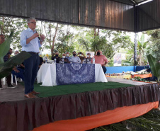 A Cooperativa Copasol Cachoeira, de Antonina, e a Associação de Produtores Rurais de Antonina (Aspran), no Litoral, receberam nesta quinta-feira (28) equipamentos agrícolas adquiridos com recursos do programa Coopera Paraná. A entrega foi feita em solenidade no ginásio de esportes da Escola Rural Municipal Professora Olimpia Breyer, em Cachoeira de Cima.  - Antonina, 29/10/2021 - Foto: SEAB