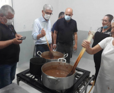 A Cooperativa Copasol Cachoeira, de Antonina, e a Associação de Produtores Rurais de Antonina (Aspran), no Litoral, receberam nesta quinta-feira (28) equipamentos agrícolas adquiridos com recursos do programa Coopera Paraná. A entrega foi feita em solenidade no ginásio de esportes da Escola Rural Municipal Professora Olimpia Breyer, em Cachoeira de Cima.  - Antonina, 29/10/2021 - Foto: SEAB