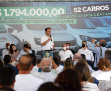   O governador Carlos Massa Ratinho Junior entregou nesta sexta-feira (29) mais 52 automóveis para reforço da frota da saúde em 22 municípios da 19ª Regional de Jacarezinho, no Norte Pioneiro. Os carros serão utilizados para atendimento domiciliar dentro da Estratégia da Saúde da Família (ESF). Foto: Jonathan Campos/AEN