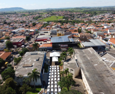 O governador Carlos Massa Ratinho Junior entregou nesta sexta-feira (29) mais 52 automóveis para reforço da frota da saúde em 22 municípios da 19ª Regional de Jacarezinho, no Norte Pioneiro. Os carros serão utilizados para atendimento domiciliar dentro da Estratégia da Saúde da Família (ESF).  Foto: Jonathan Campos/AEN