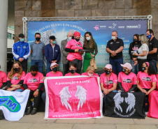 Expedição Filhas do Paraná volta a Curitiba após 2.800 km divulgando o Outubro Rosa. As motociclistas do grupo Filhas do Vento e da Liberdade retornaram neste sábado (30) ao Palácio Iguaçu – mesmo ponto de onde partiram no dia 14 de outubro, e foram recebidas pelo vice-governador Darci Piana e pela primeira-dama do Estado e presidente do Conselho Estadual de Ação Solidária, Luciana Saito Massa. - Curitiba, 30/10/2021 - Foto: Valdelino Pontes