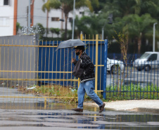 Chuva Foto: Geraldo Bubniak/AEN